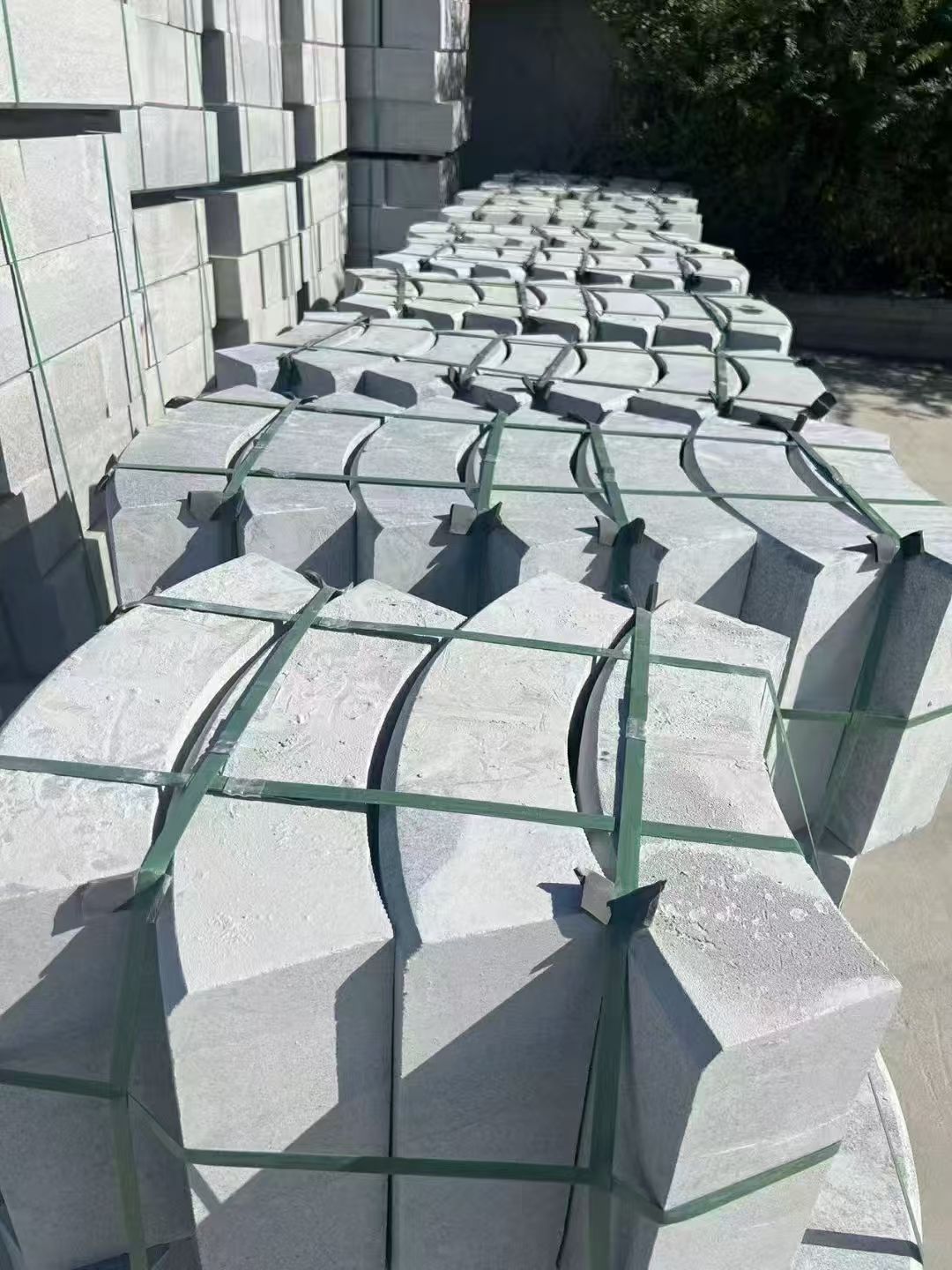 荆门 芝麻灰弧形路沿石