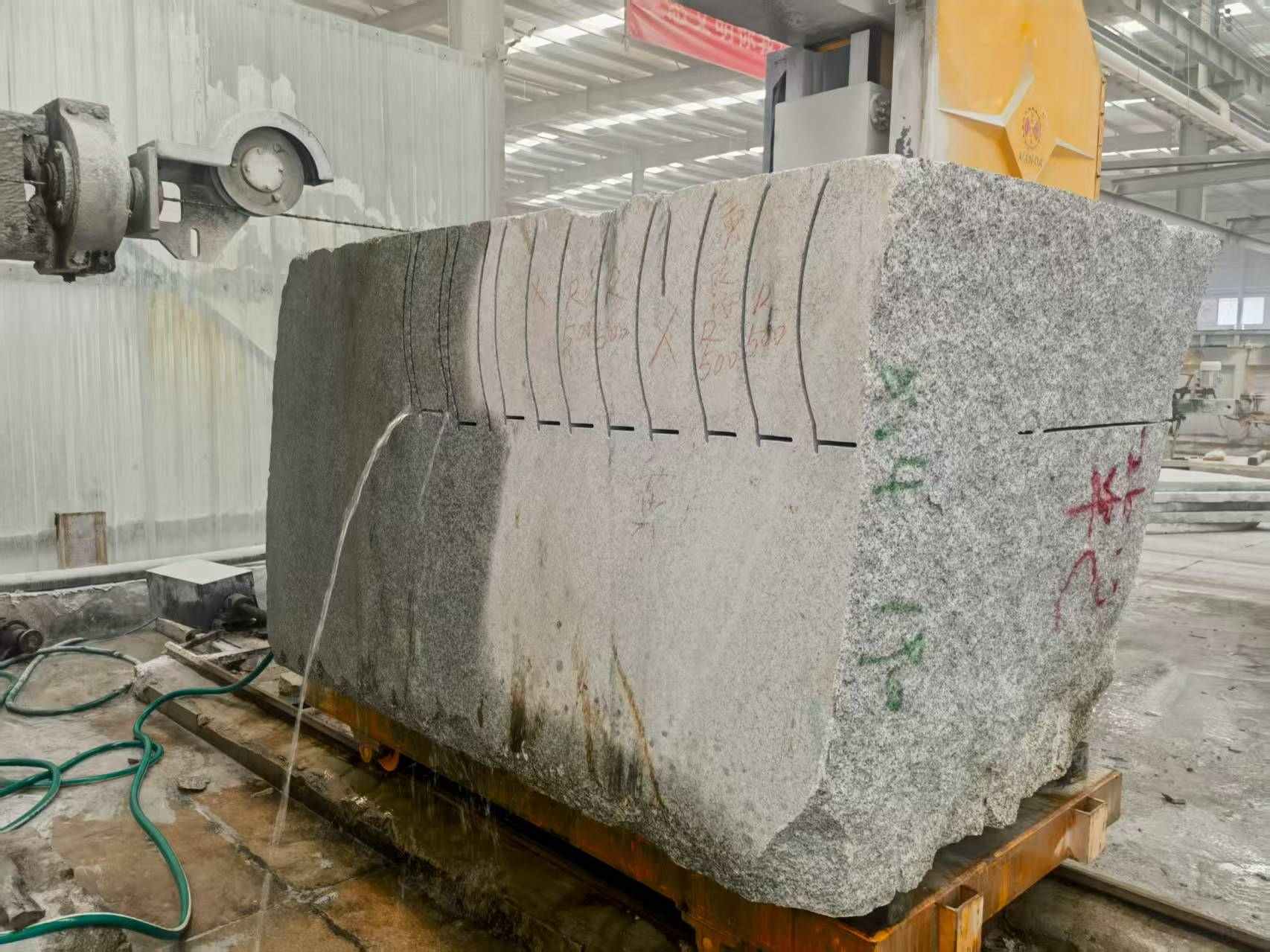 荆门 602，大花芙蓉白，绳锯加工弧形路沿石