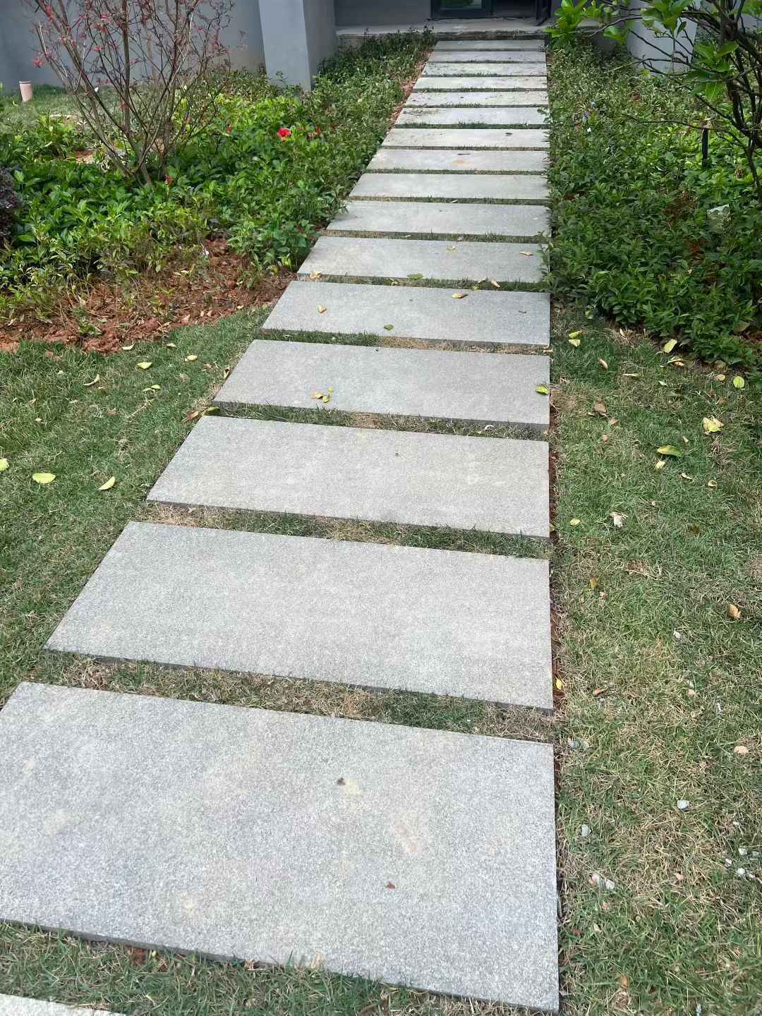 荆门 芝麻黑小区踏步、汀步石铺装效果