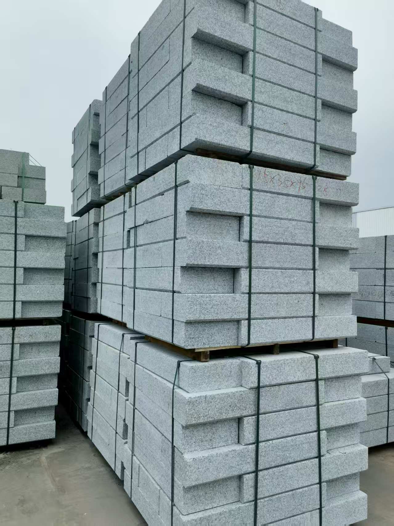 荆门 路沿石，板板正正的路沿石