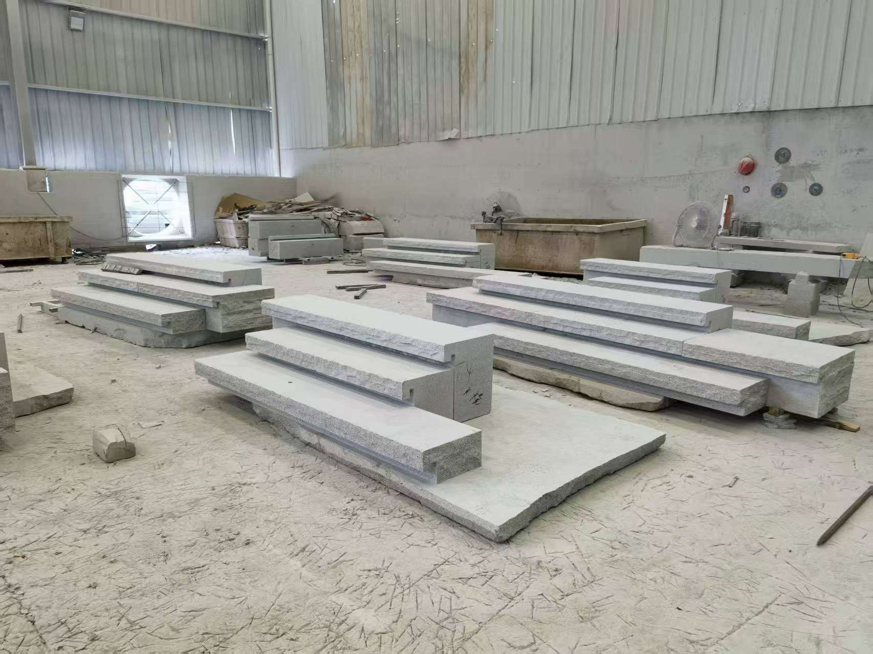 荆门 整石台阶（大面火烧+侧面自然面），出货前厂内拼装