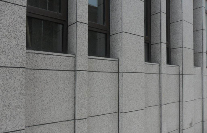 荆门芝麻灰外墙干挂石材及施工注意事项