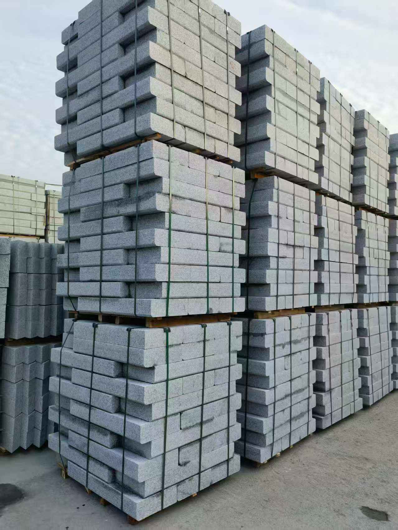 荆门 路沿石（路侧石），颜色一致，尺寸标准