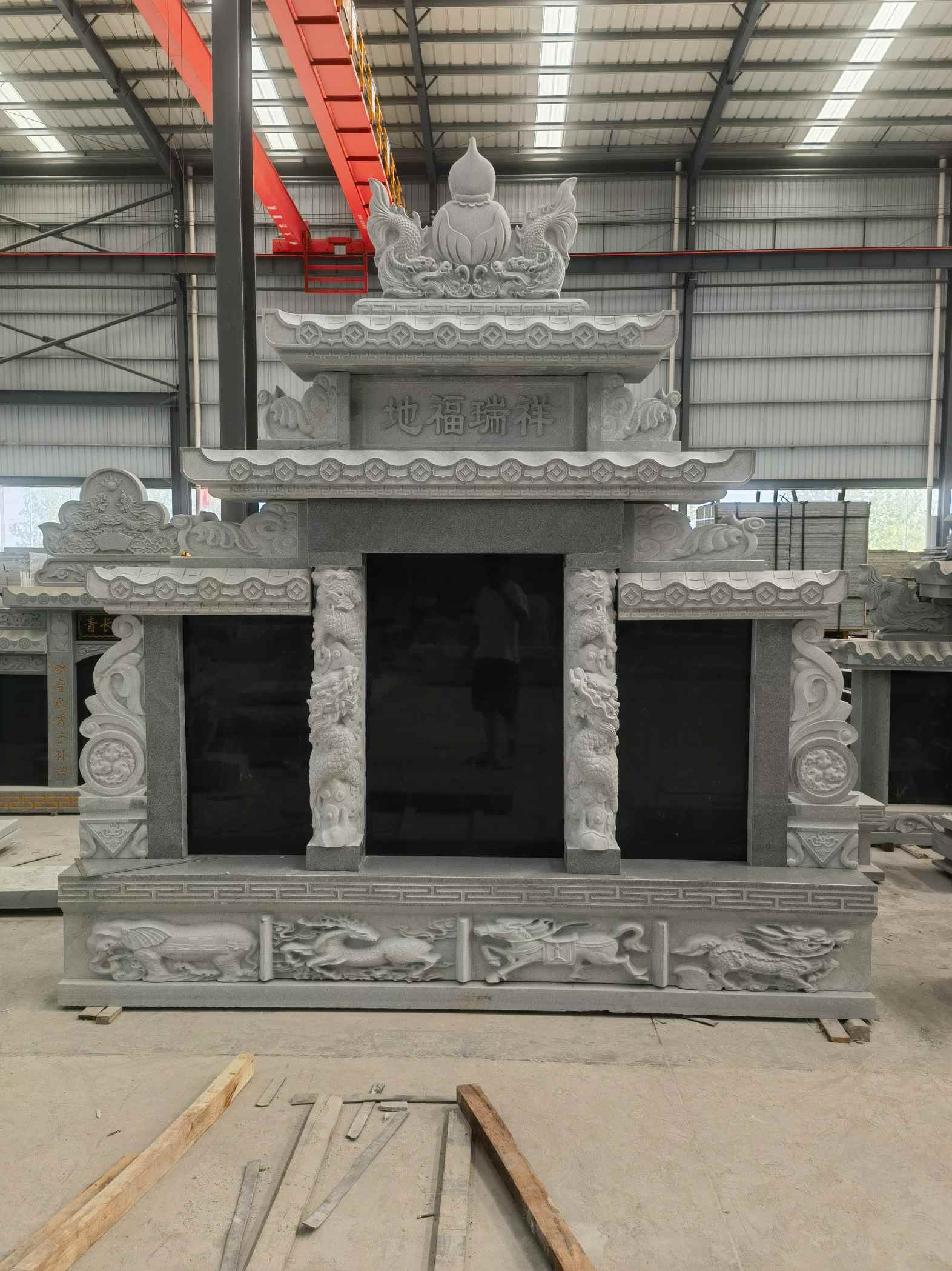 荆门 芝麻灰高档墓碑、土墓，一套也支持定做