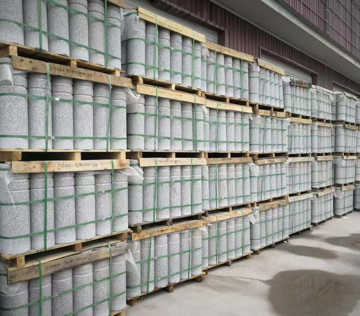 荆门 芝麻白挡车柱、阻车桩、隔离柱