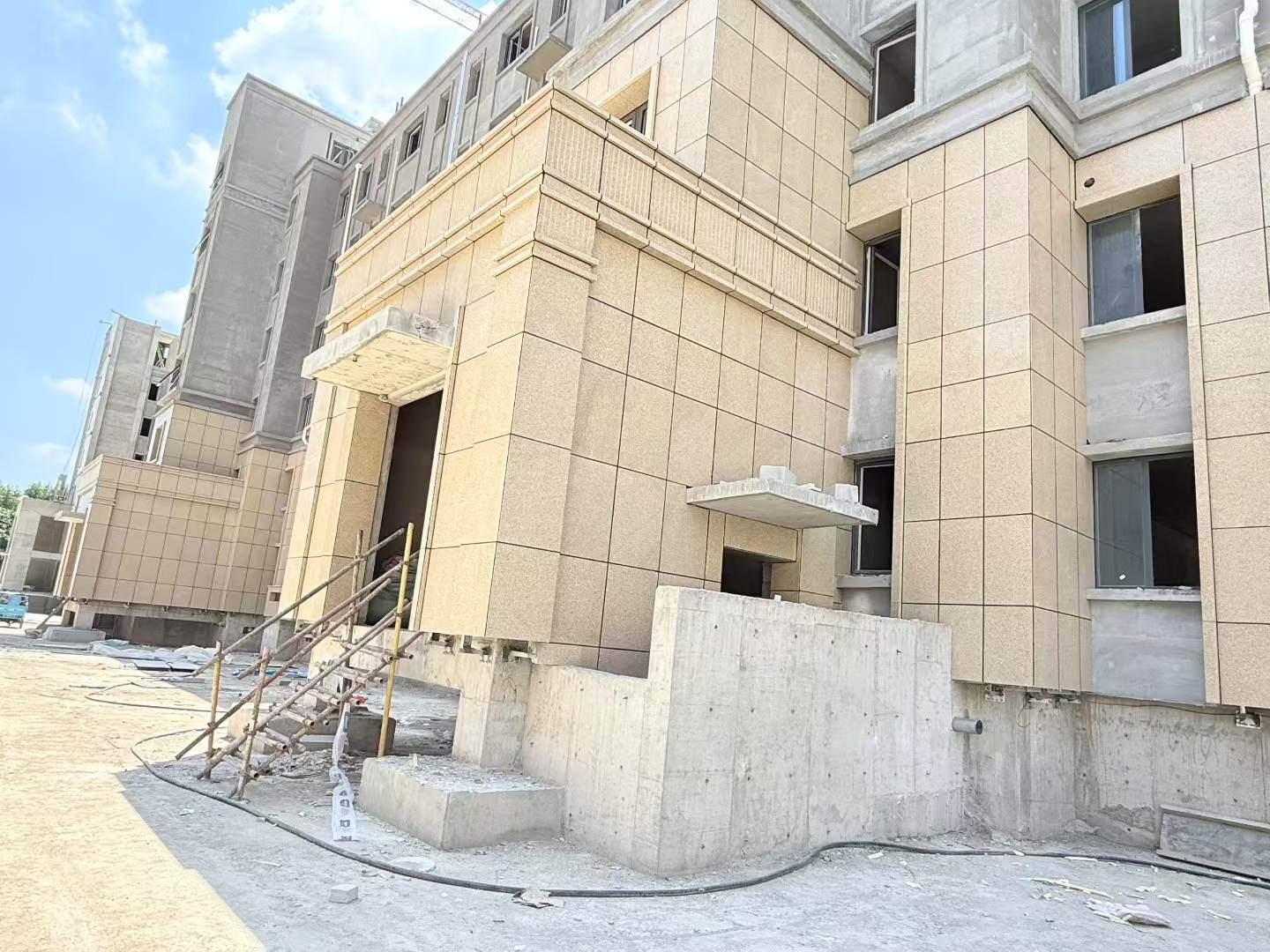 荆门 黄金麻干挂，工地实拍