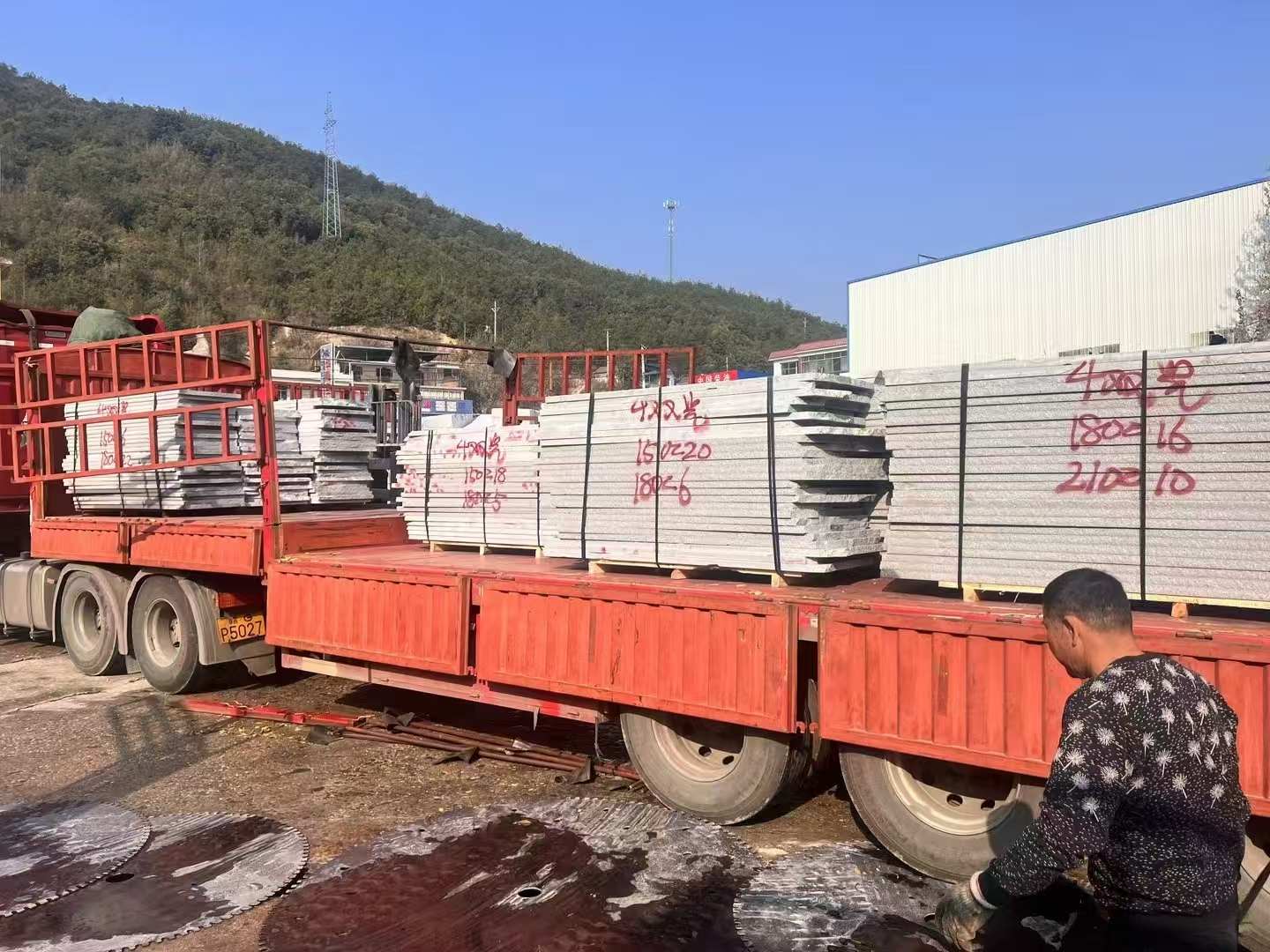 荆门 芝麻灰花岗岩光面毛板出货日常